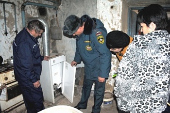 В Буденновском районе газовики проводят инспекцию газового оборудования «проблемного» жилья