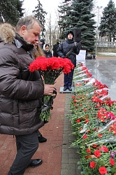 Ставропольские газовики возложили цветы к мемориалу «Вечная слава»